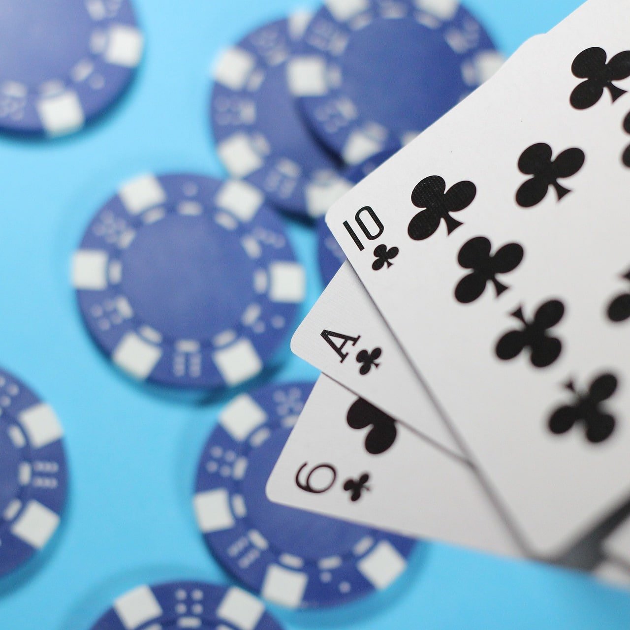 Tabel strategi dasar Blackjack untuk keputusan optimal